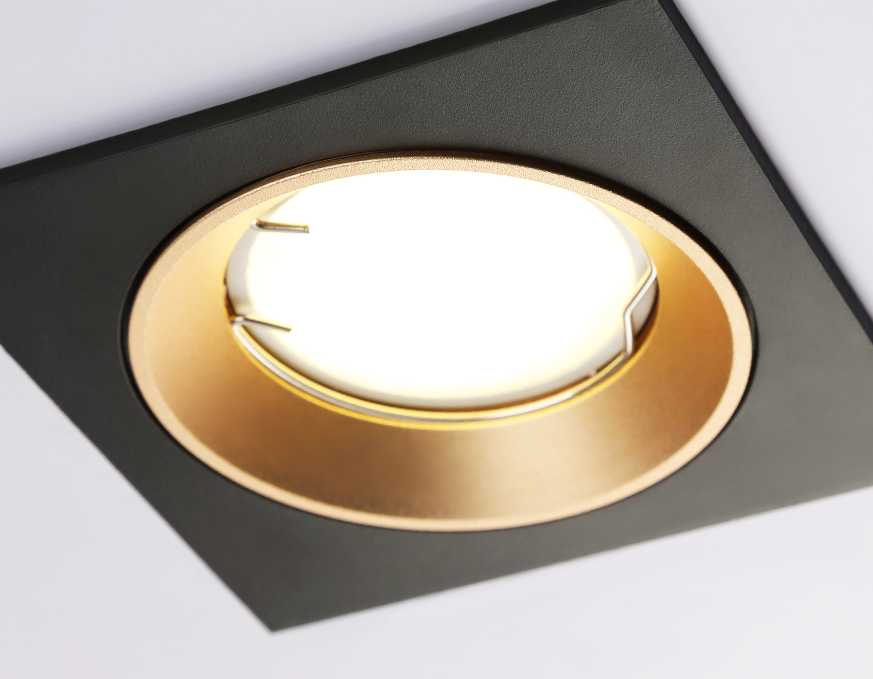 A8927 BK/GD черный/золото MR16 GU5.3 92*92*24