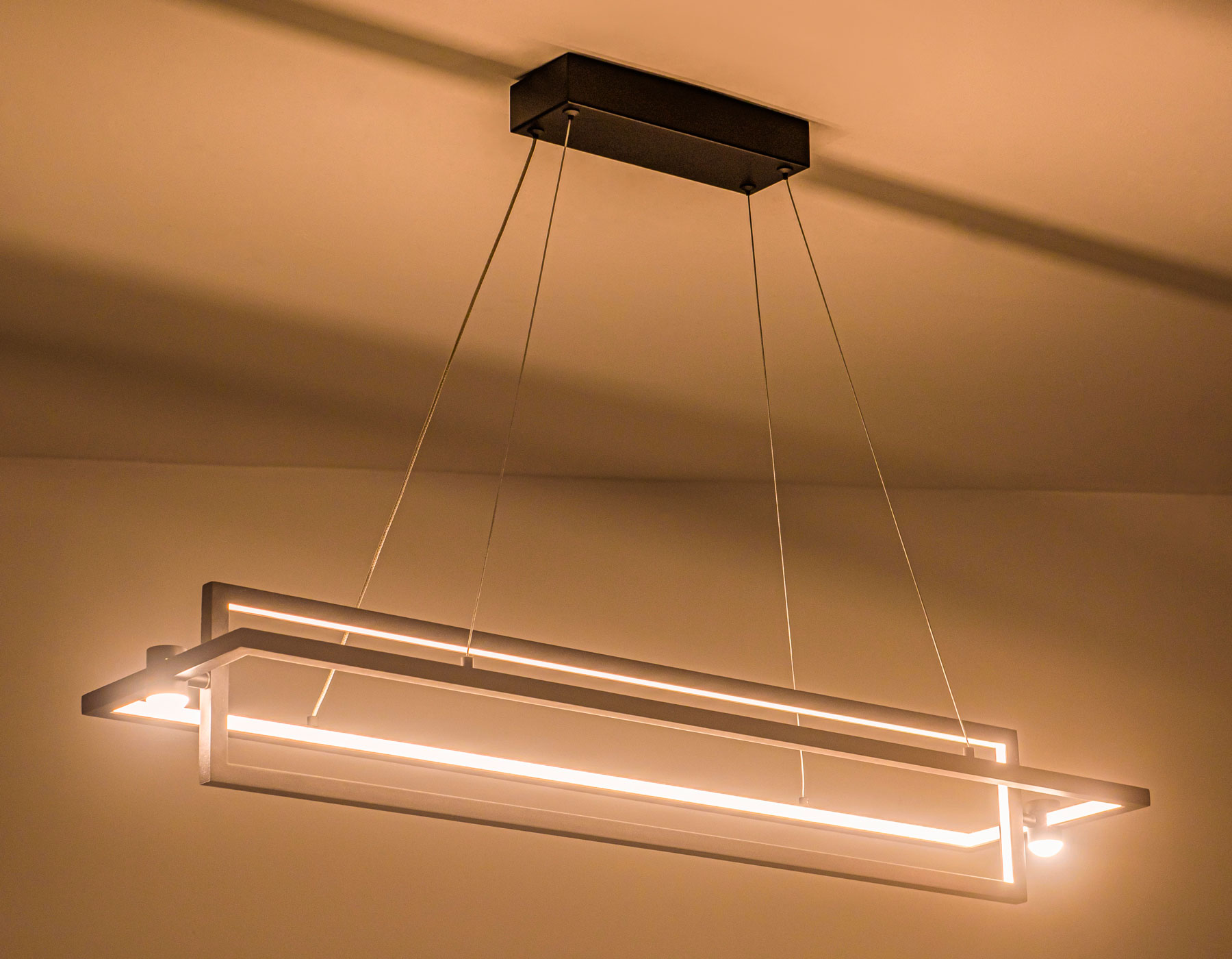 Подвесной LED светильник FL5737/2+2 BK черный 45W 3000K/4200K/6400K 900*220*1300 (без ПДУ)