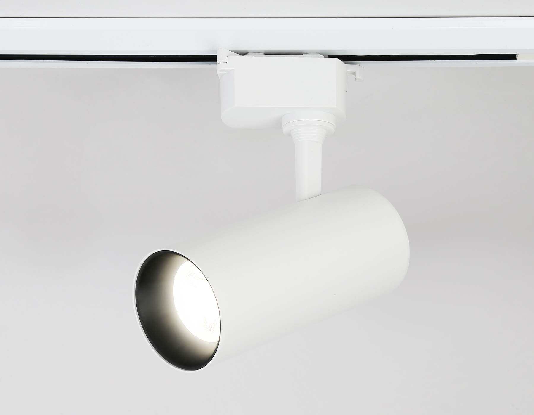 Светильник трековый Ambrella GL5821 WH белый LED 15W 4200K 24°