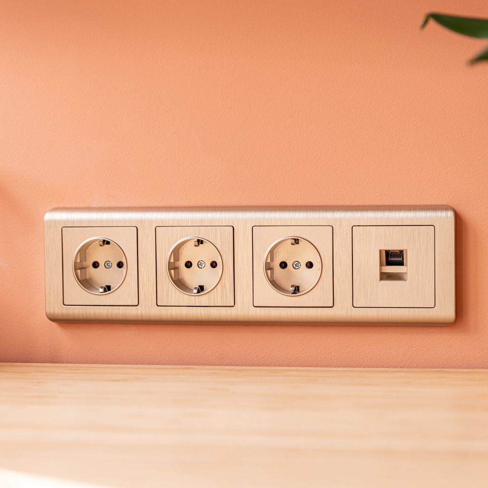 Розетка с заземлением WERKEL (шампань рифленый) WL10-SKG-01-IP20 / W1171010 / a035618