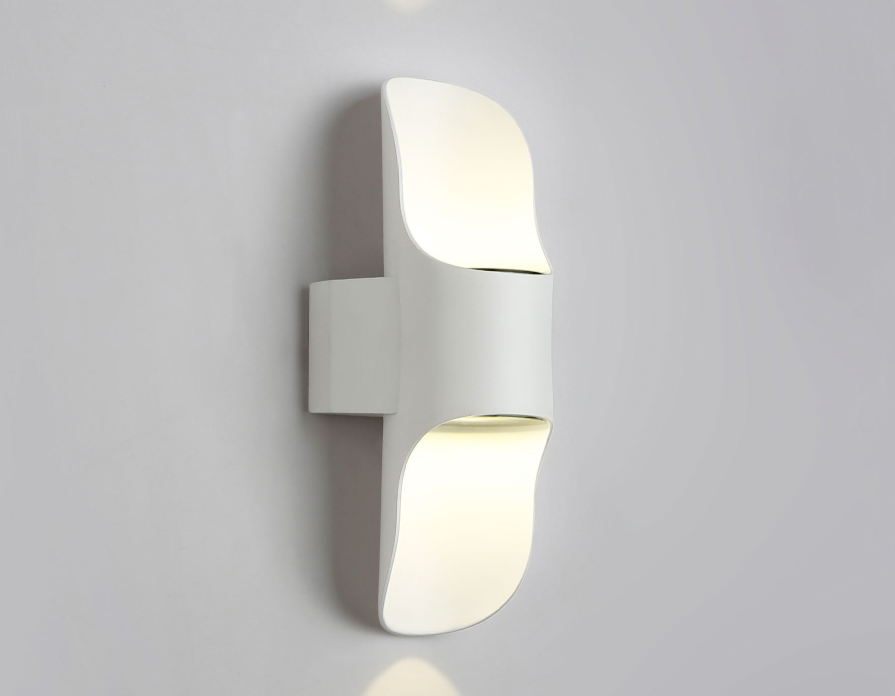 Уличный настенный LED светильник Ambrella ST4533 WH белый LED 4200K 8W IP54 220*66*100