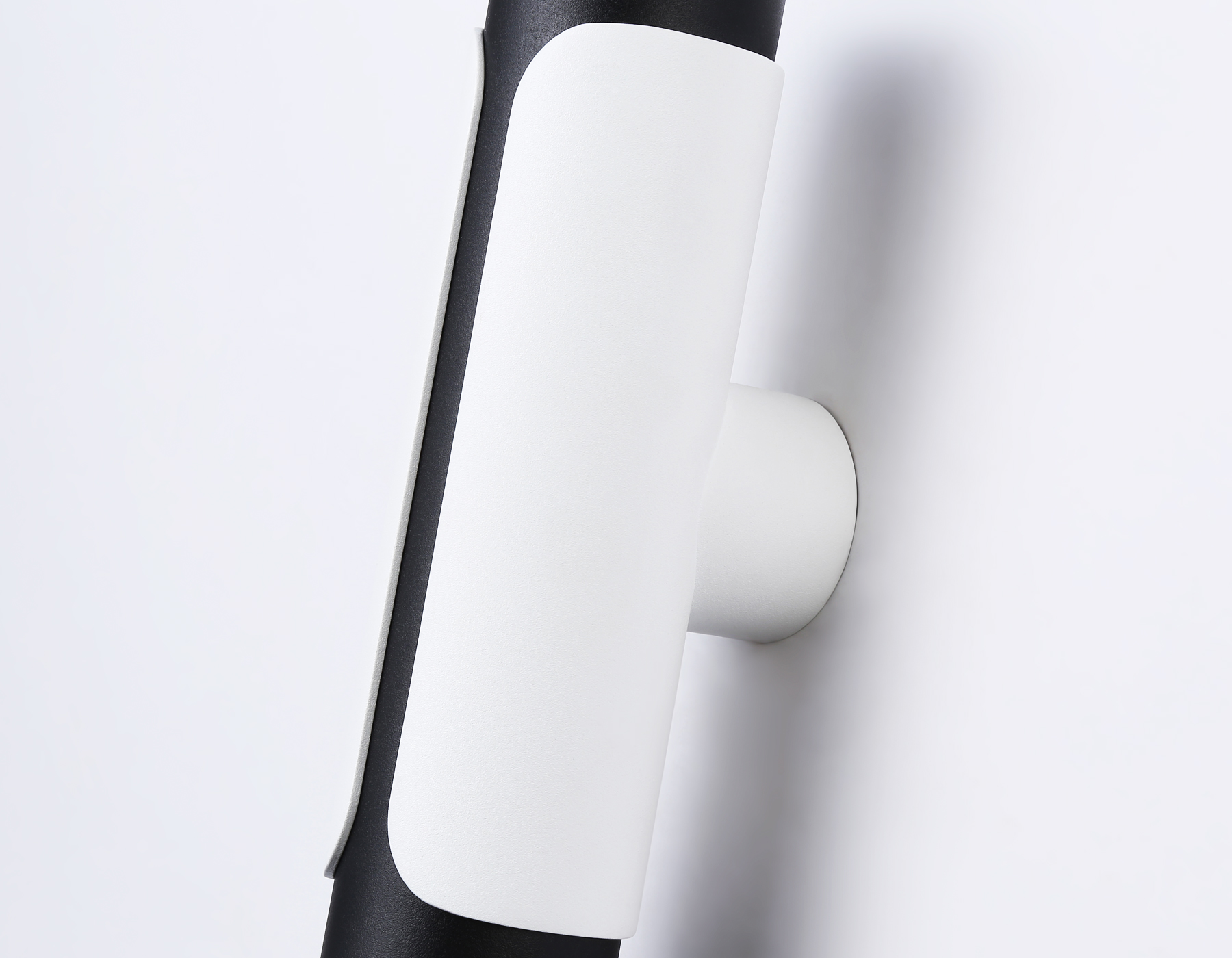 Настенный светильник Ambrella TN51614/2 WH/BK белый/черный GU10/2 D58*195*82