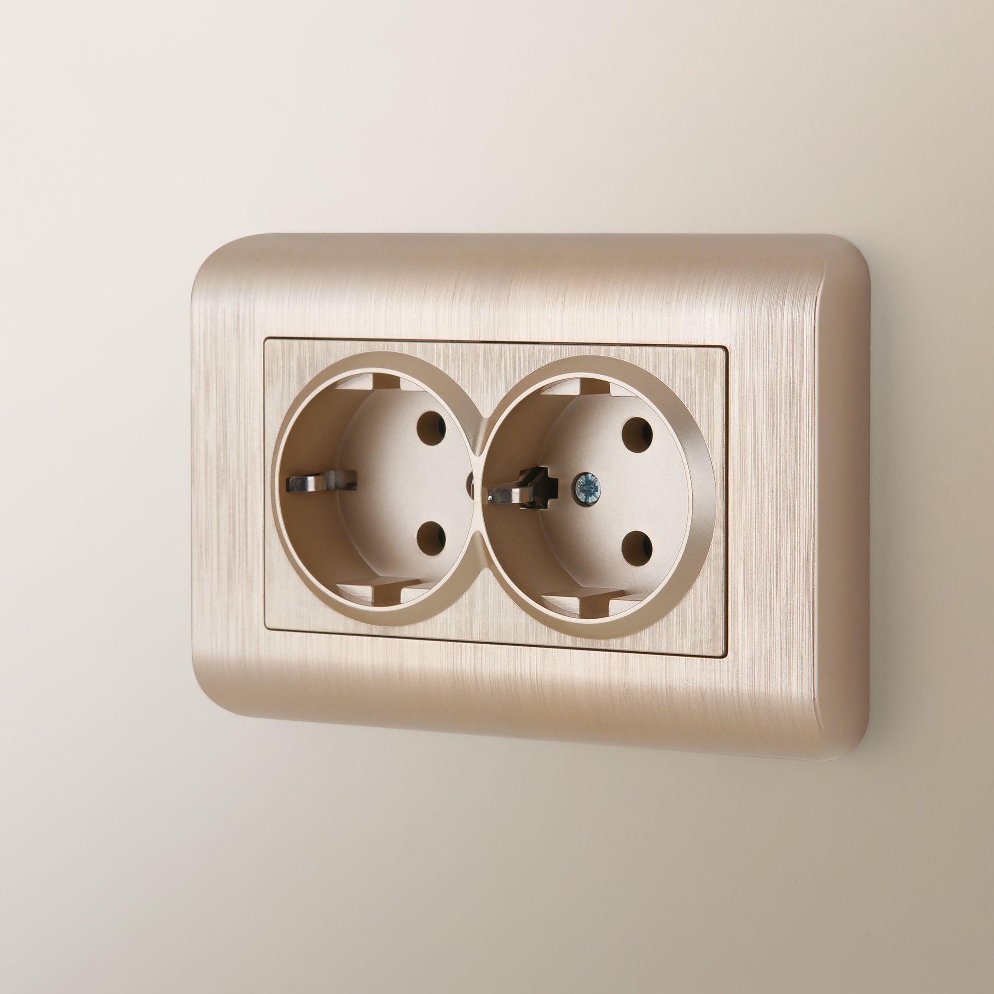 Розетка двойная с заземлением WERKEL (шампань рифленый) WL10-SKG-02-IP20 / W1172010 / a041868