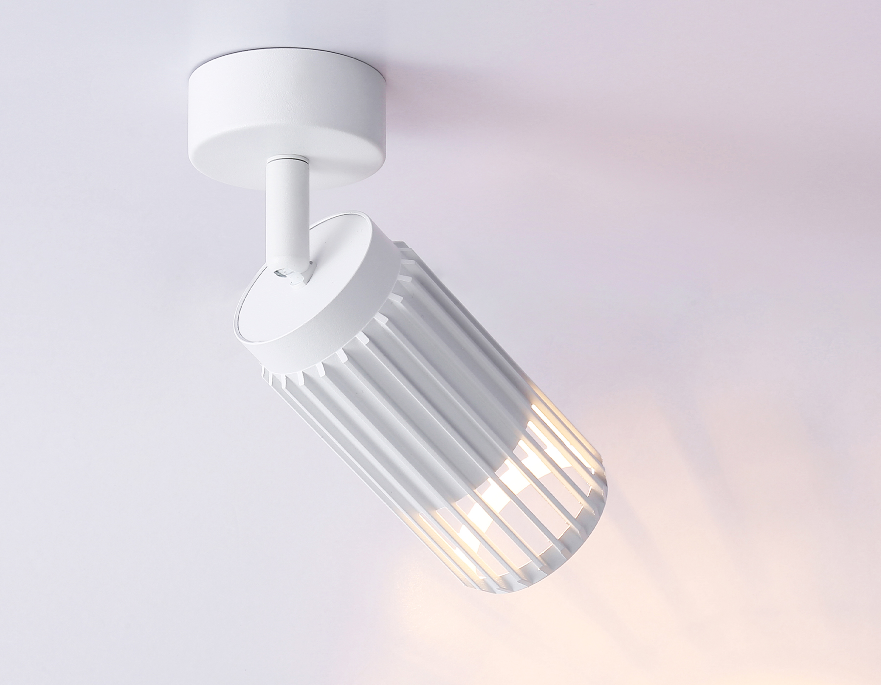 Накладной поворотный спот Ambrella TN51677 WH белый GU10 D60*120 Накладной поворотный спот Ambrella TN51677 WH белый GU10 D60*120