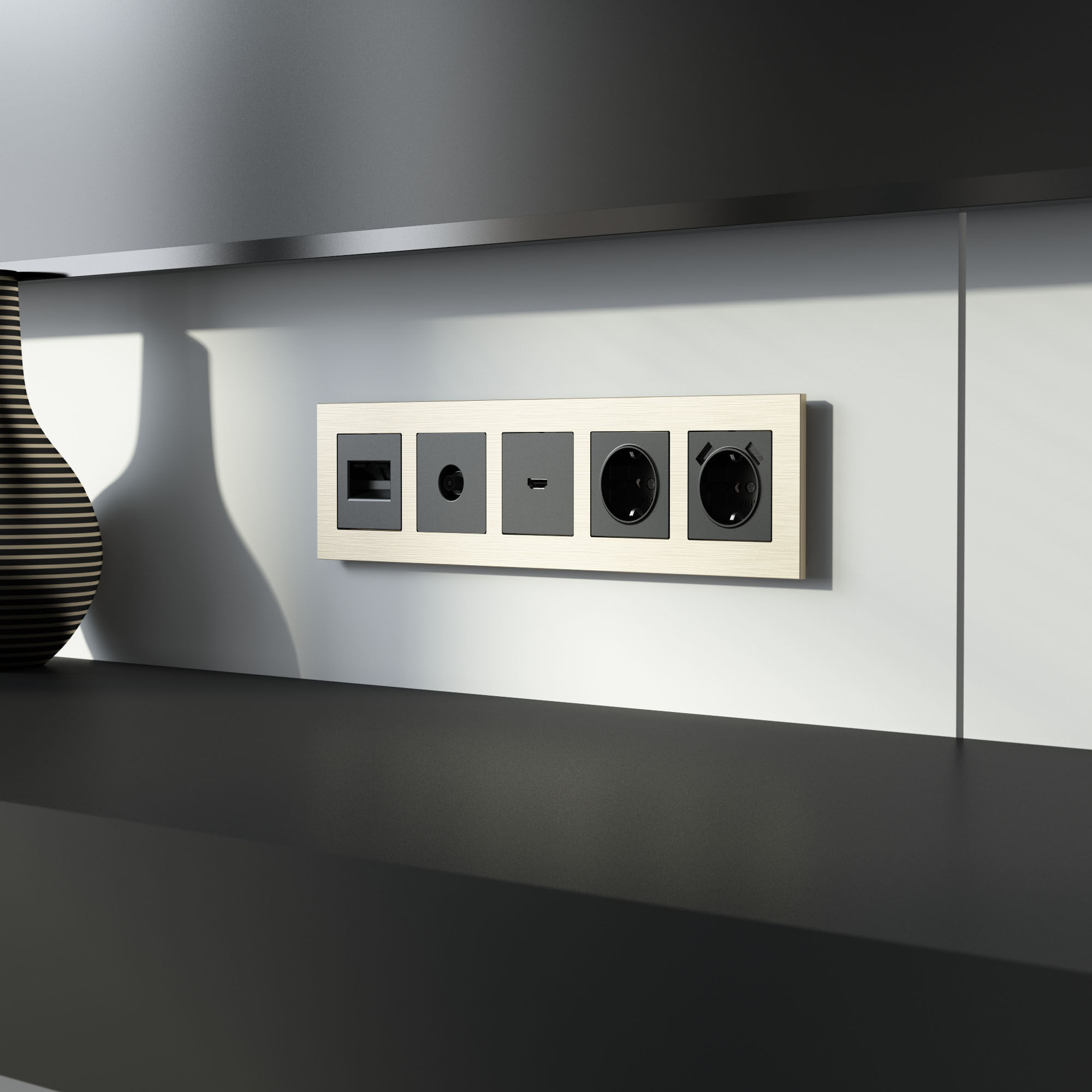 W0053511/ Рамка на 5 постов  AluMax (шампань) W0053511