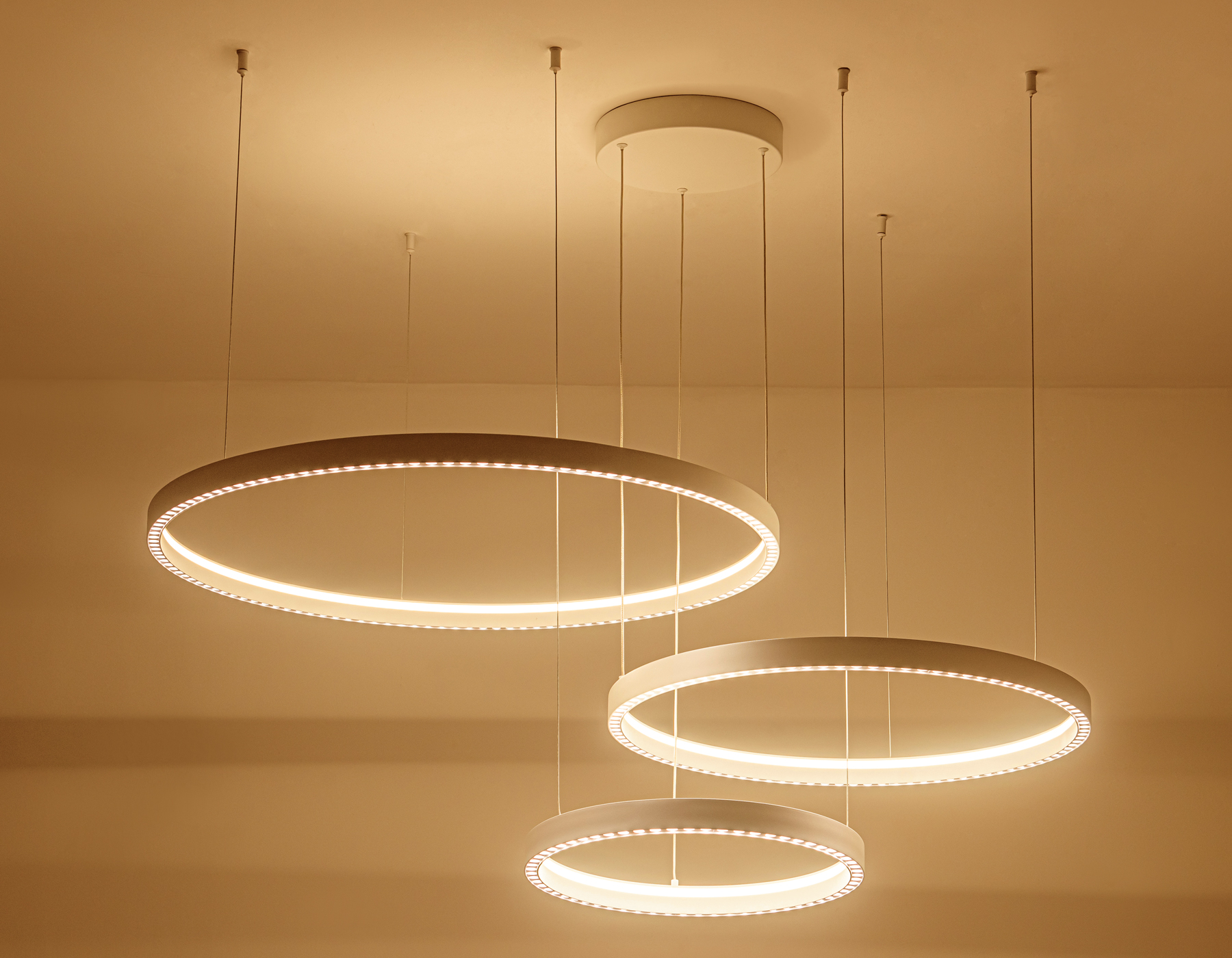 Подвесной LED светильник FL5881/3 WH белый 90W 3000K/4200K/6400K D800/600/400*1070 (без ПДУ)