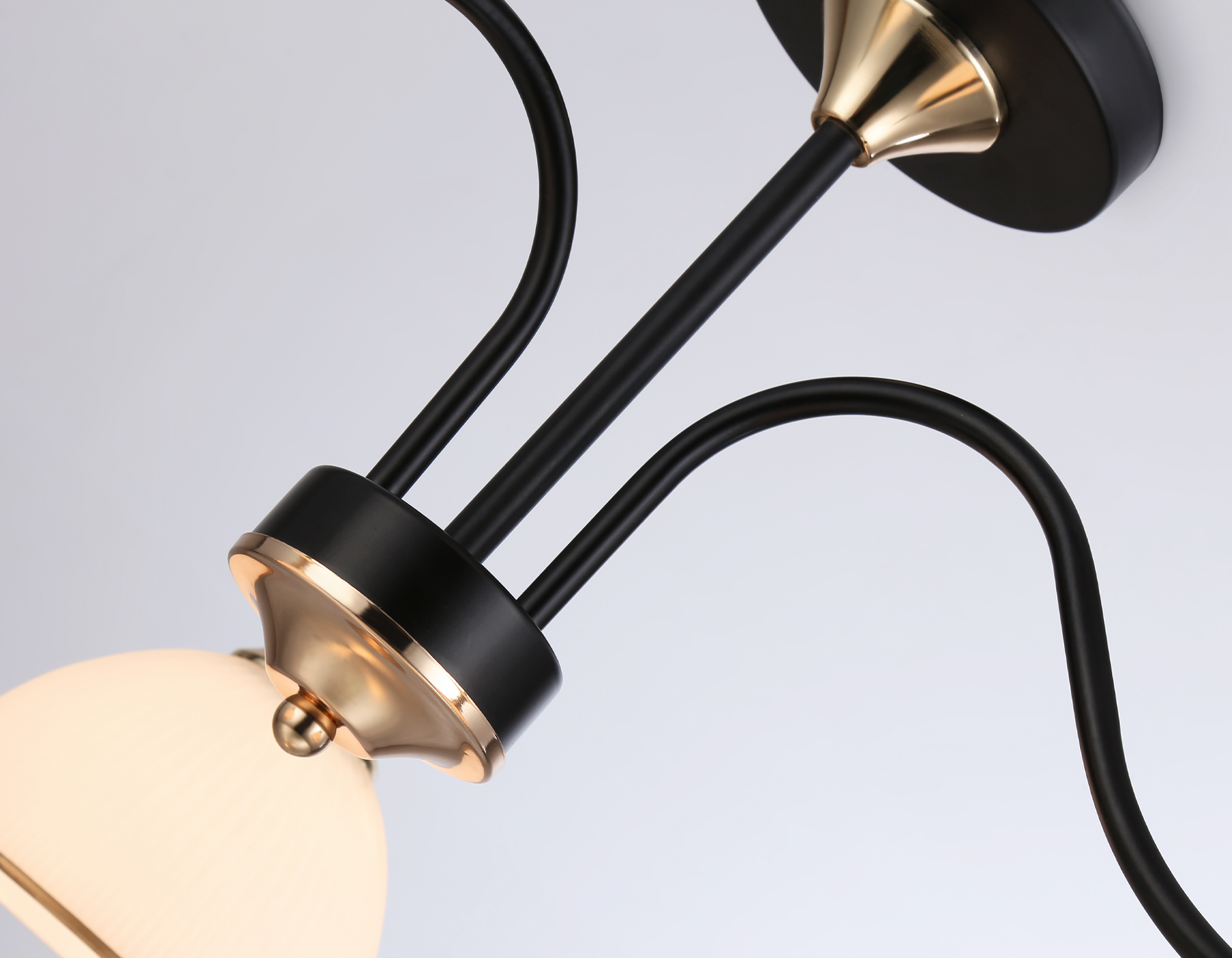 TR3161/3 BK/FGD черный/золото E27/3 max 60W D580*300