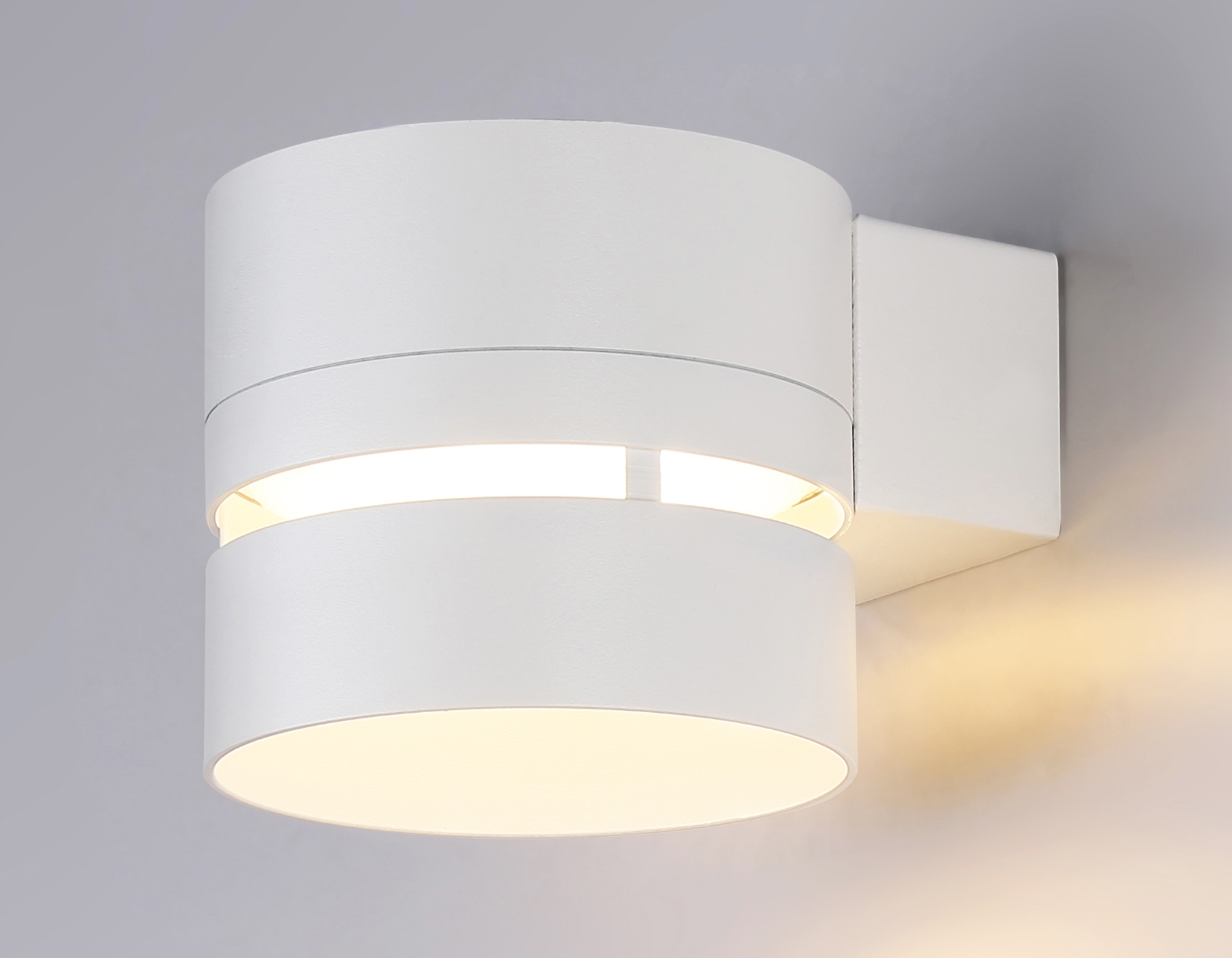 Настенный светильник с выключателем Ambrella TN71071 WH белый GX53 max 12W 85*75*110