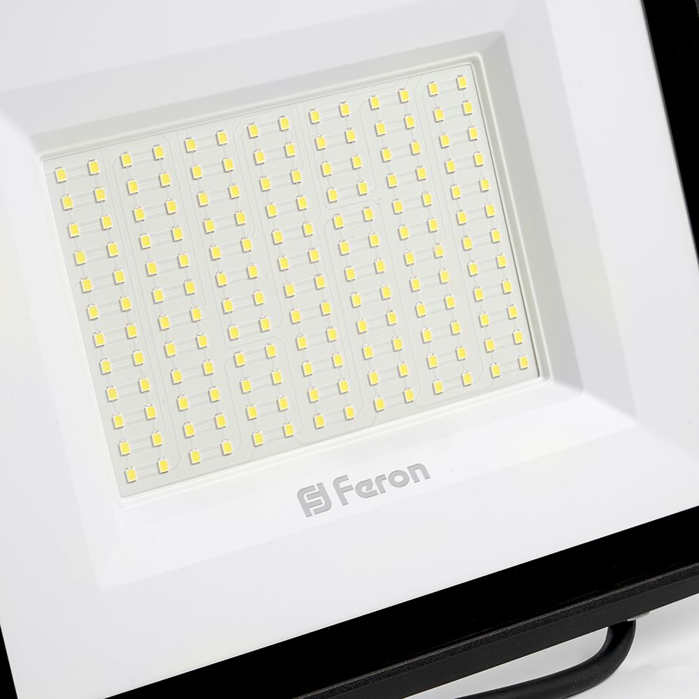 Светодиодный прожектор Feron LL-924 IP65 200W 4000K Светодиодный прожектор Feron LL-924 IP65 200W 4000K