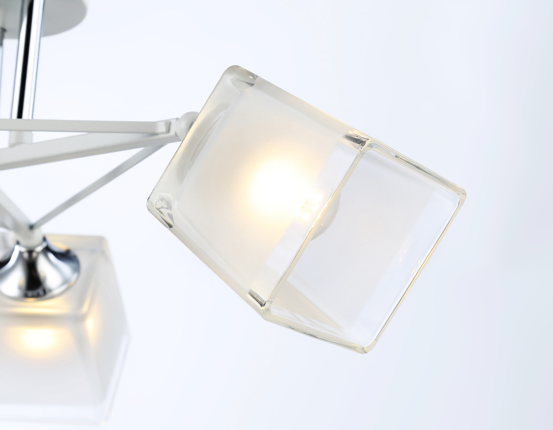 Светильник подвесной Ambrella TR303071/3 WH/CH/FR белый/хром/белый матовый E27/3 max 40W D560*250