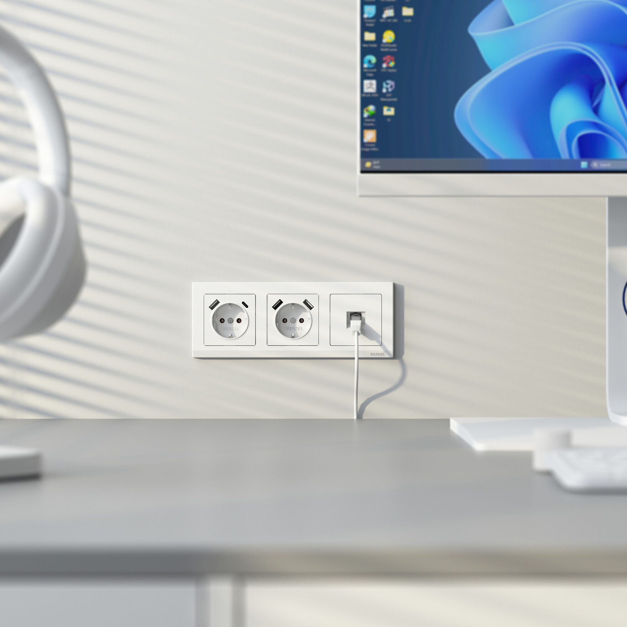 W1171761/ Розетка с заземлением, шторками и USB тип A+C (белый матовый) W1171761