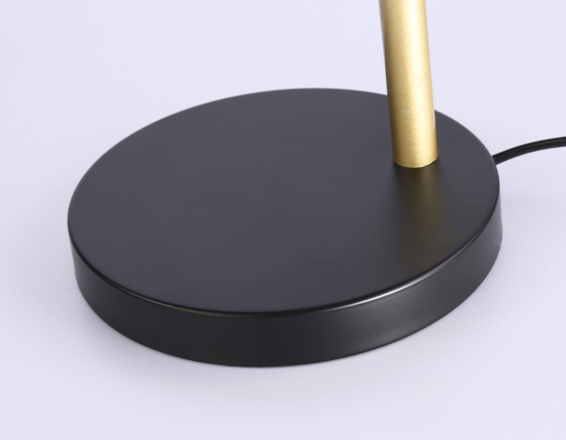 Настольная лампа Ambrella TR97129 GD/BK золото/черный E27 max 40W D130*223*530