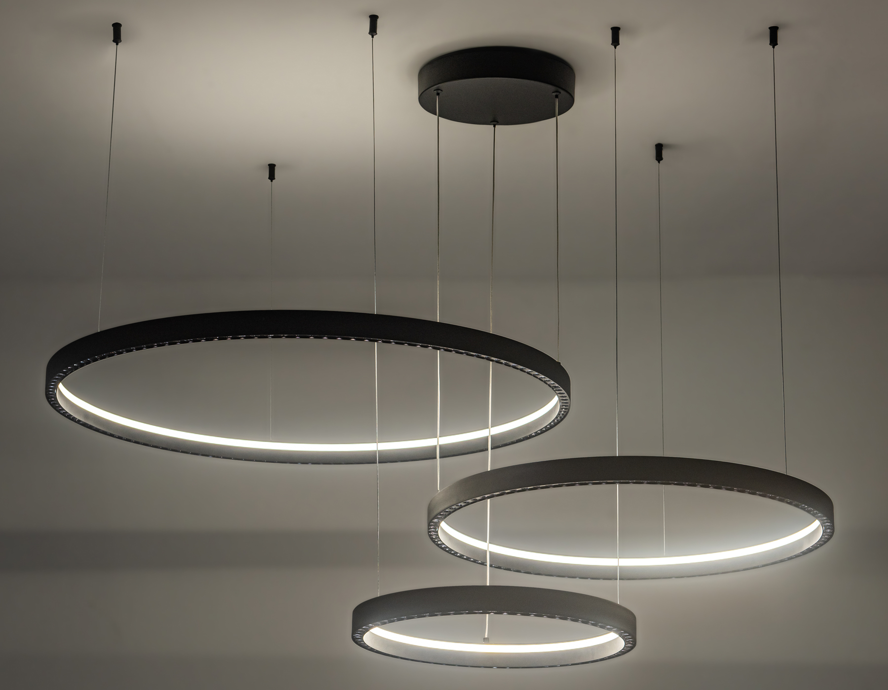 Подвесной LED светильник FL5882/3 BK черный 90W 3000K/4200K/6400K D800/600/400*1070 (без ПДУ)