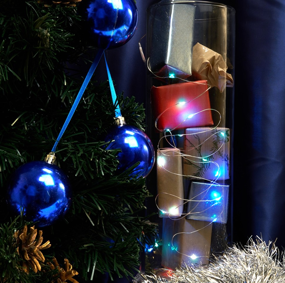 Светодиодная гирлянда Feron CL588 линейная Роса, 5000К, 2м, с питанием от батареек, прозрачный шнур Светодиодная гирлянда Feron CL588 линейная Роса, 5000К, 2м, с питанием от батареек, прозрачный шнур