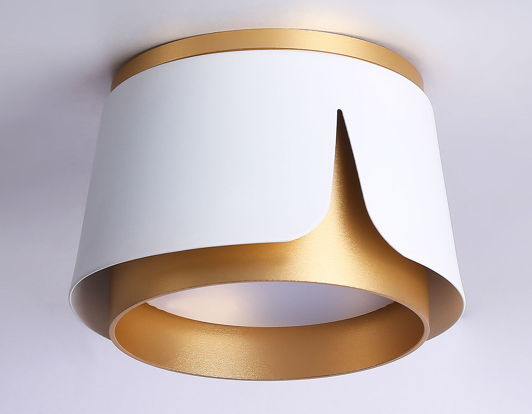 Накладной спот Ambrella TN71221 WH/GD белый/золото GX53 D100*66