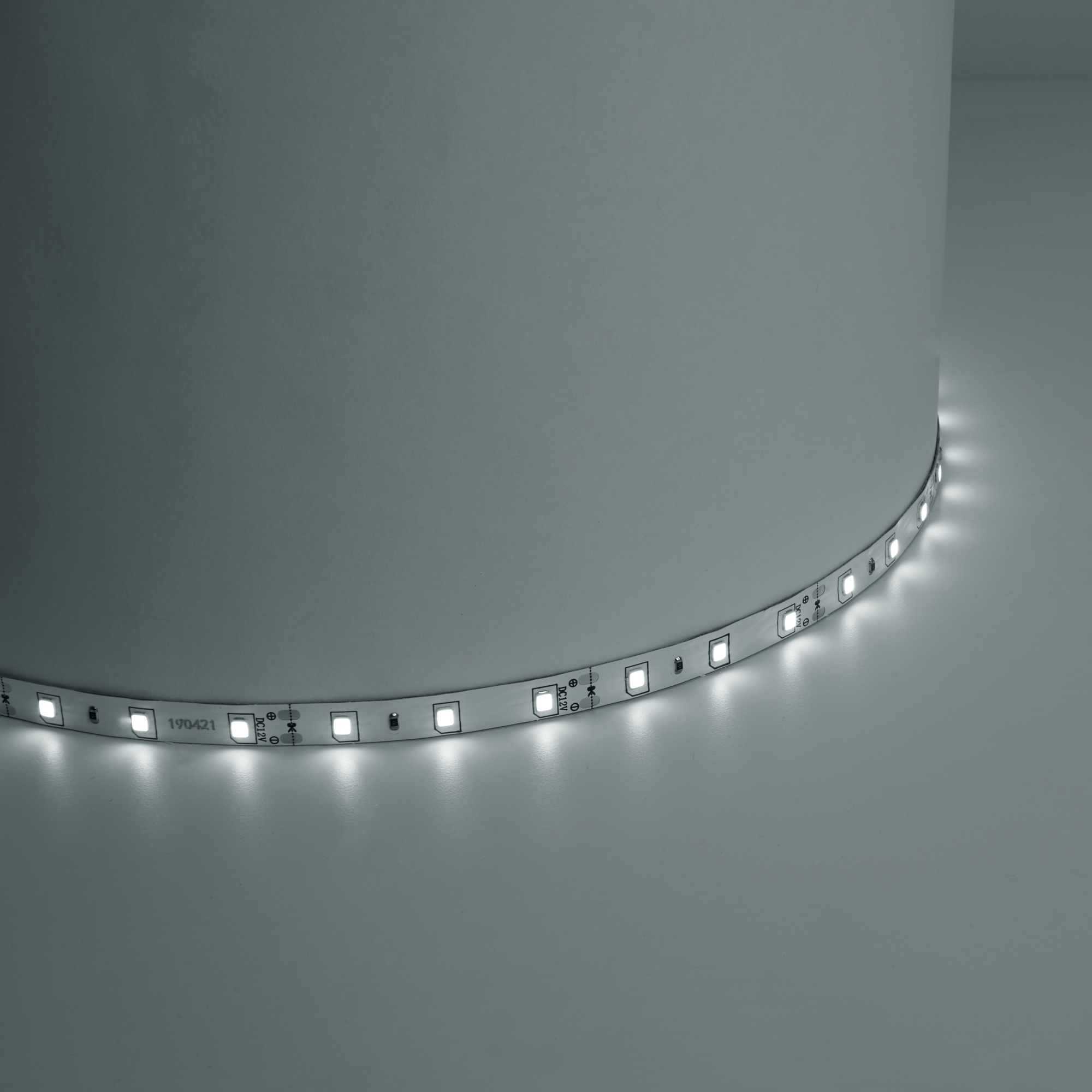 Cветодиодная LED лента Feron LS603, 60SMD(2835)/м 4.8Вт/м  5м IP20 12V 4000К Cветодиодная LED лента Feron LS603, 60SMD(2835)/м 4.8Вт/м  5м IP20 12V 4000К