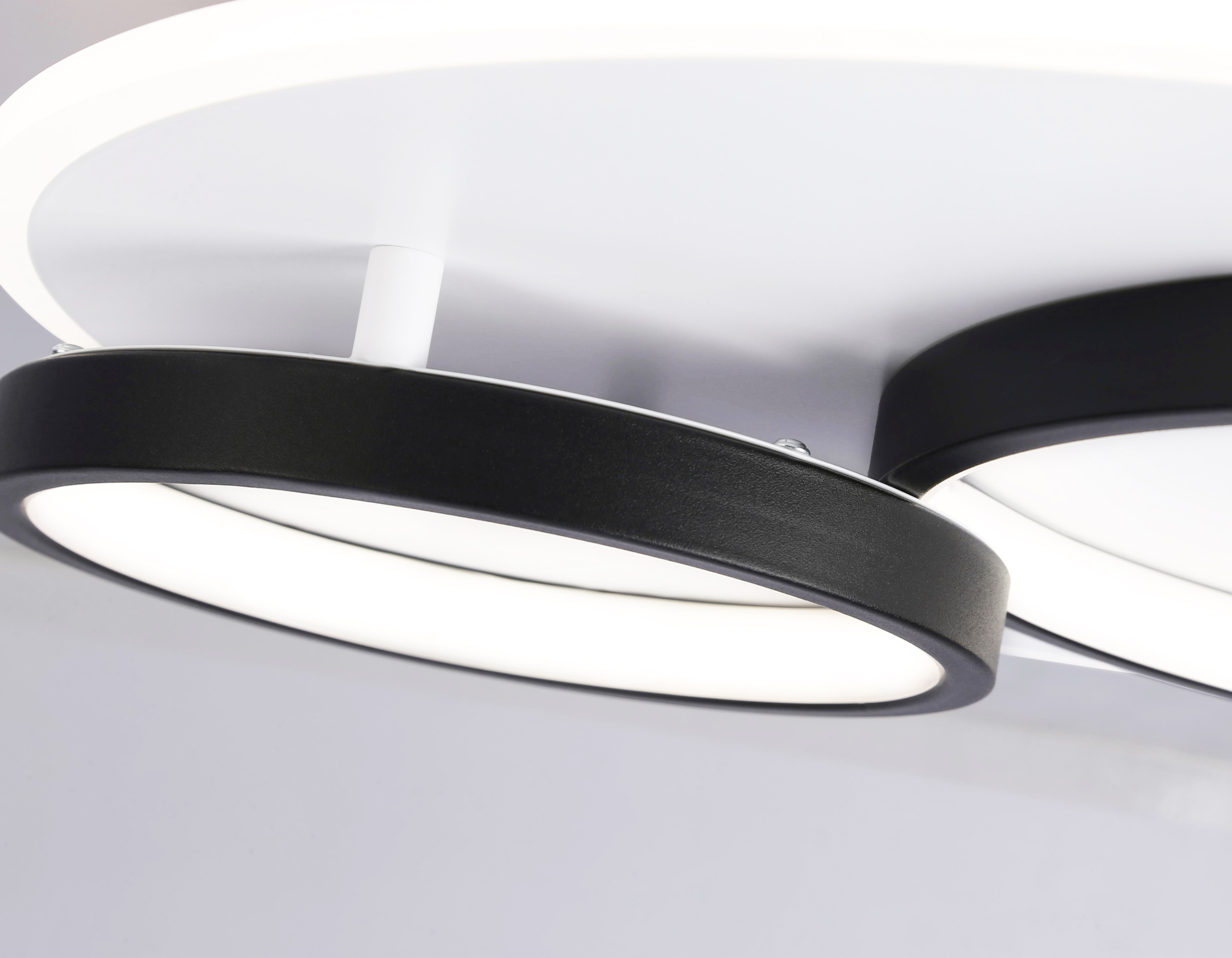 FA7719 WH/BK белый/черный 3000K-6400K 64W 490*470*90 (ПДУ РАДИО 2.4G)