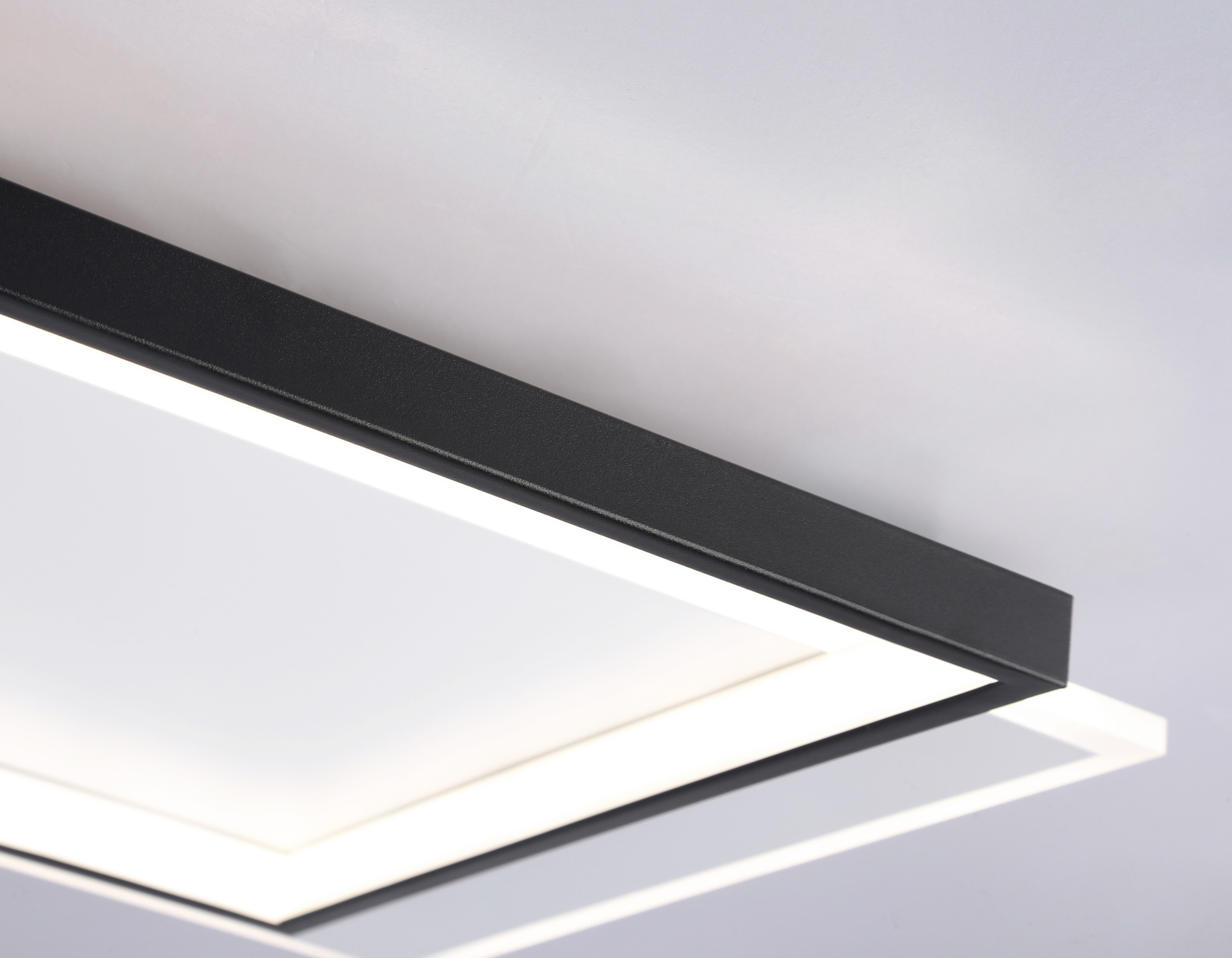 FA7723 WH/BK белый/черный 3000K-6400K 82W 500*500*70 (ПДУ РАДИО 2.4G)